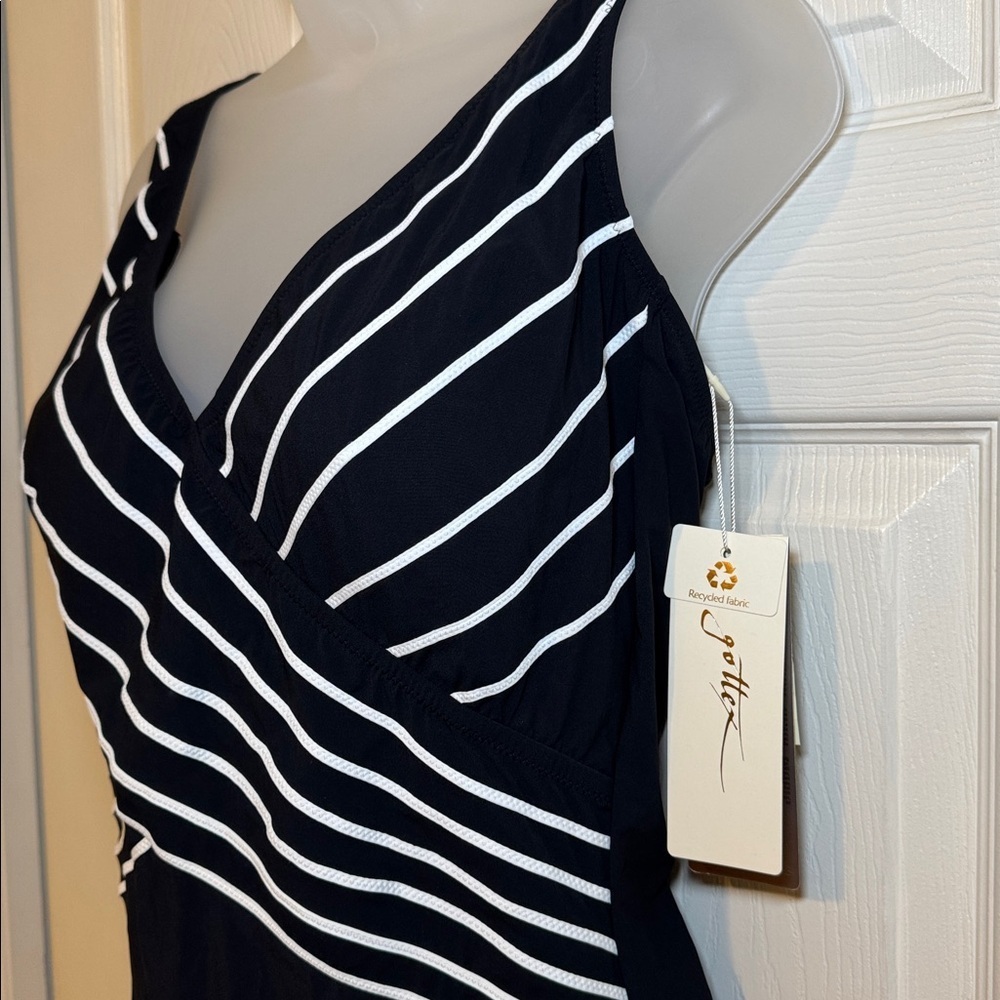 Gottex Women's Black & White One-Piece Swimsuit Size 16 - Picture 7 of 14